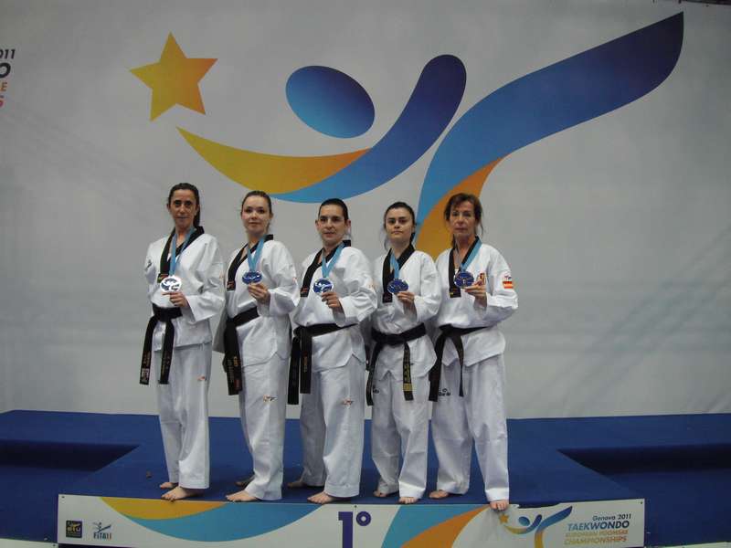 Las cinco navarras vuelven victoriosas del asalto.